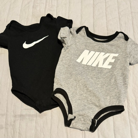 Nike Onesies - Picture 1 of 3